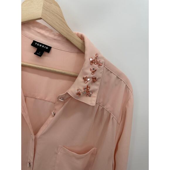 Torrid Light Pink Long Sleeve Embellished Collared Shirt‎ Women's Size 1 1X - Picture 4 of 7